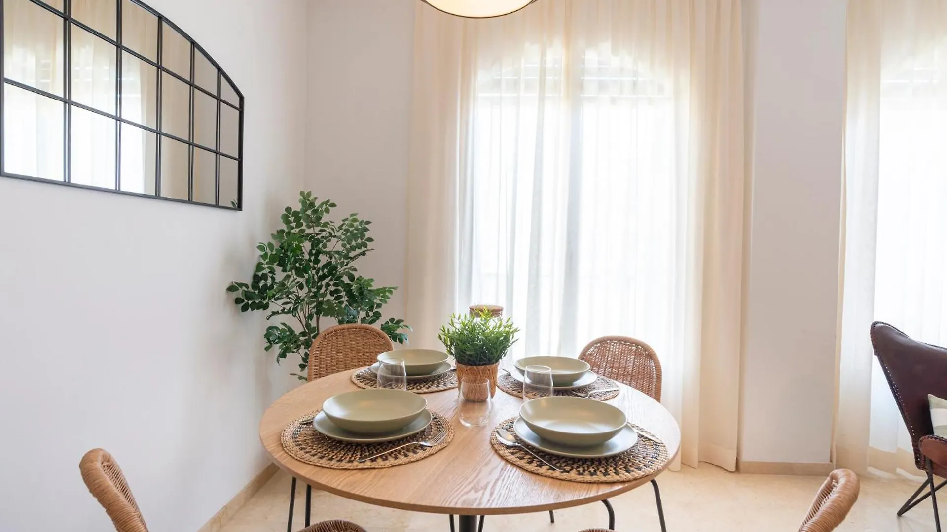 Apartment & Pool In Malaga City Center Spain