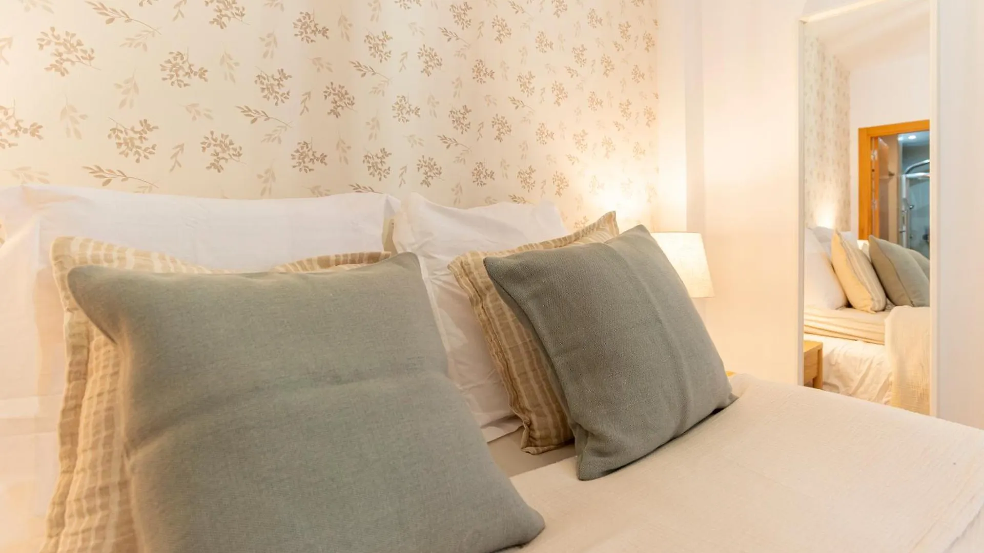 Apartment & Pool In Malaga City Center Spain