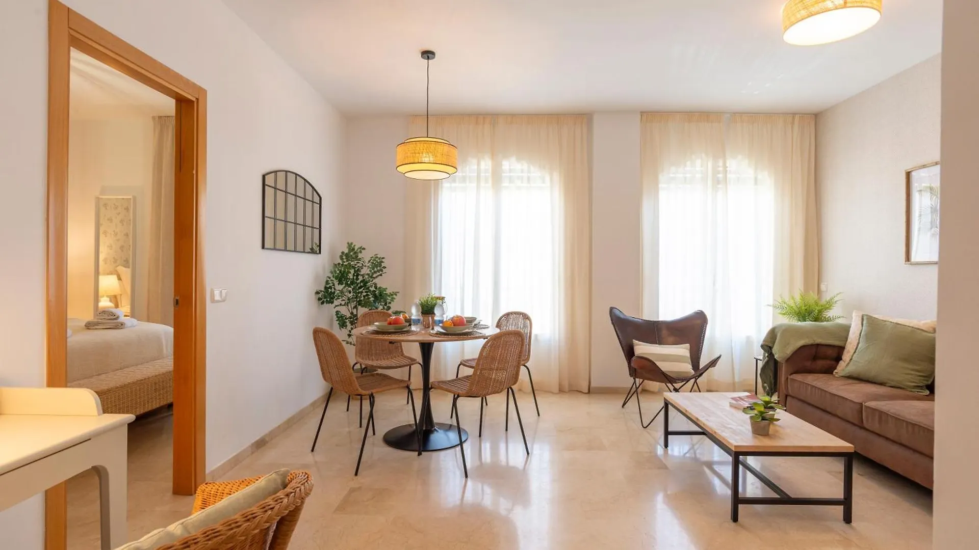 Apartment & Pool In Malaga City Center Spain