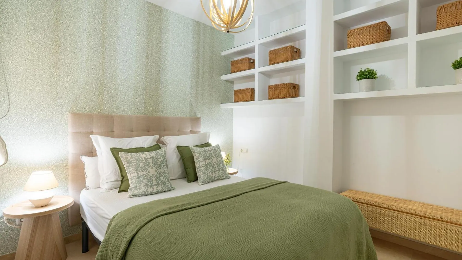 Apartment & Pool In Malaga City Center